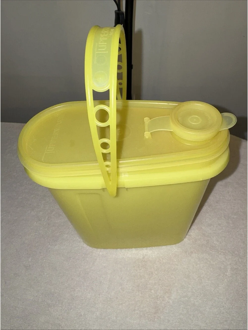 Tupperware vintage Beverage Buddy Yellow Color 1 Quart